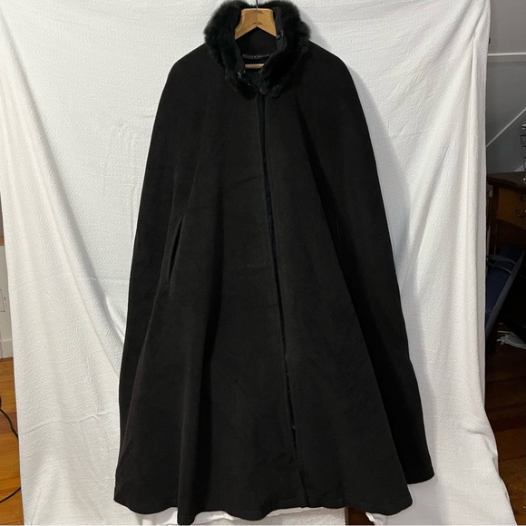 Alpaca Wool Cape for the ultimate dramatic collection! - Picture 2 of 12